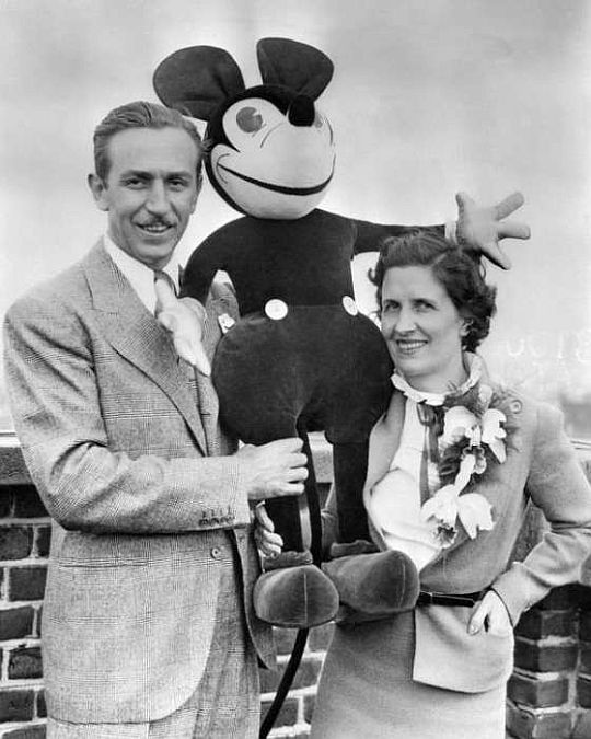 Walt and Lilly on the roof of the Grosvenor Hotel on June 12. © Corbis.